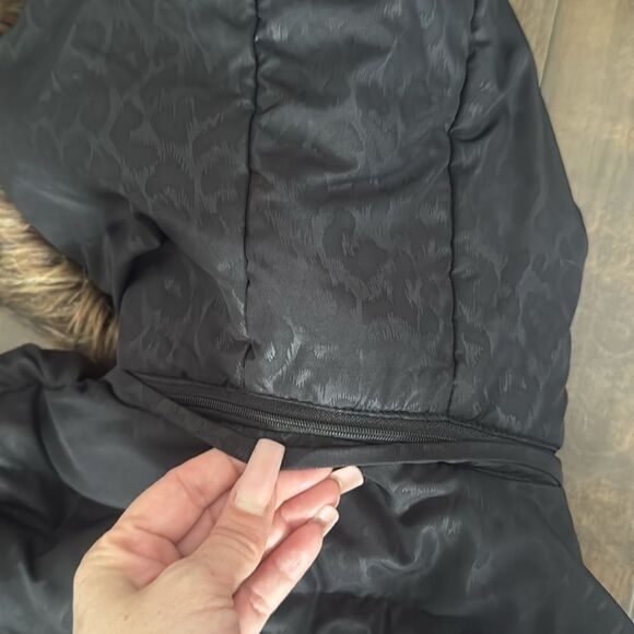 GUESS Black Animal Print Down Puffer Jacket with Faux Fur Hood - Picture 7 of 16